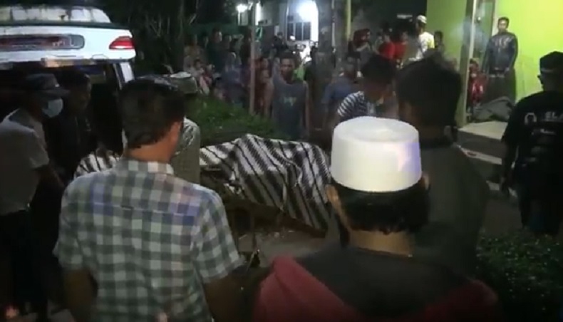Tersinggung Suara Batuk, Kakek di Jember Tebas Leher Tetangga hingga Tewas