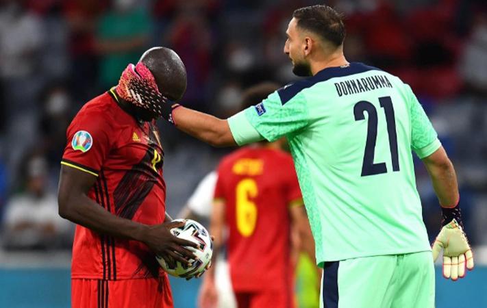 Tak Terima Kepala Dipegang Donnarumma, Lukaku Beri Pembalasan Menyakitkan