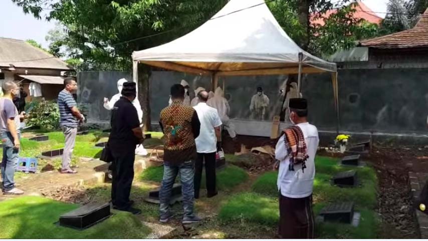 Meninggal Covid-19, Begini Proses Pemakaman Jane Shalimar di TPU Jeruk Purut  