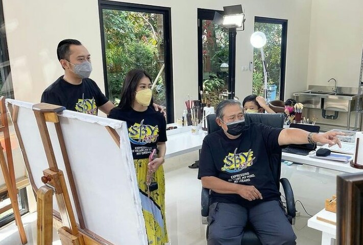 PPKM Darurat, SBY Isi Waktu Luang dengan Melukis