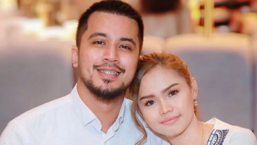 Viral Penyanyi Singapura Pamer Alat Vital, Tanggapan Istrinya Mengagetkan 