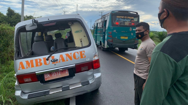 Ambulans di Bangka Barat Terbalik Usai Antarkan Jenazah Covid-19