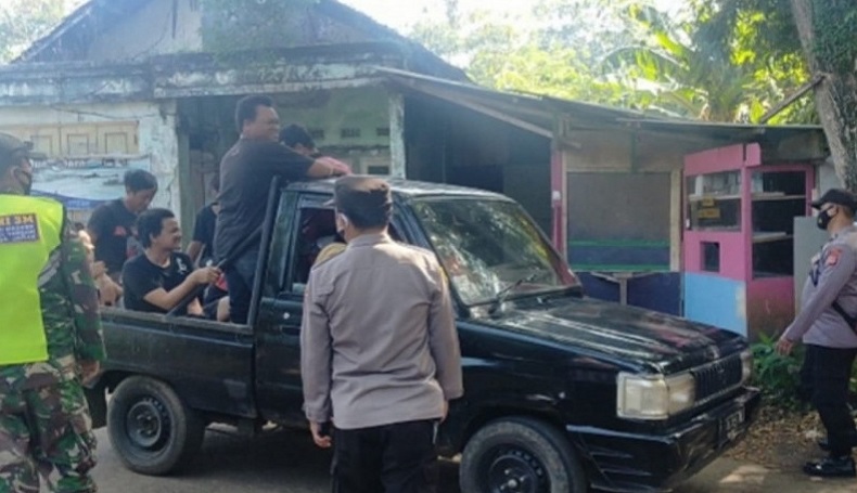 Tak Kantongi Surat Bebas Covid, Ratusan Wisatawan Diputar Balik di Cianjur