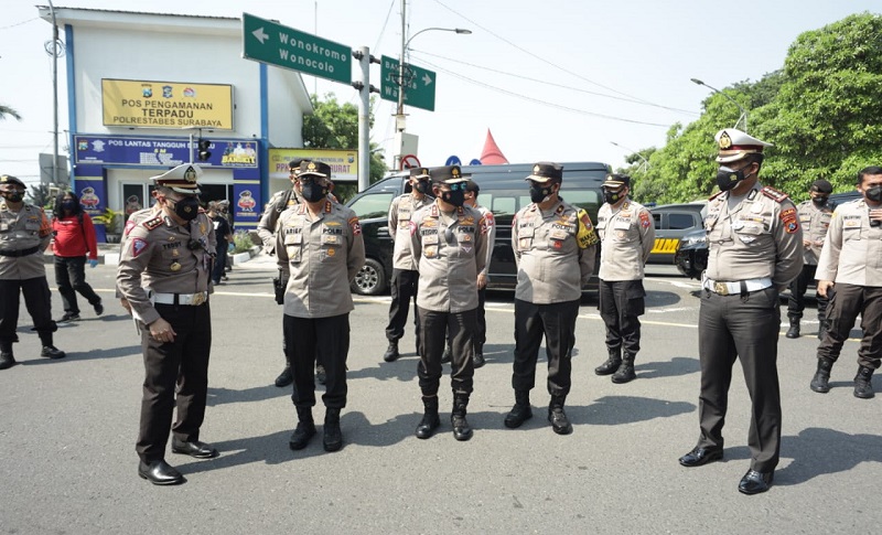Tinjau PPKM Darurat di Surabaya, Kabaharkam: Agar Masyarakat Sadar Bahaya Covid-19 