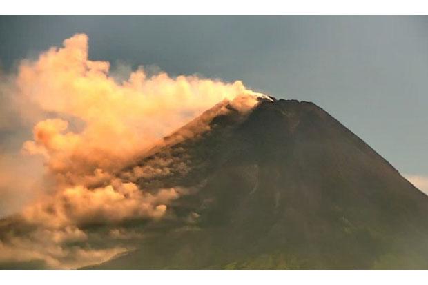  Gunung Merapi Semburkan 6 Kali Awan Panas Sejauh 2 Kilometer