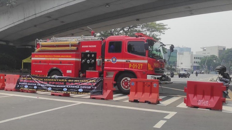 Mobil Damkar Blokade Jalan Jati Baru, Kemacetan Mengular hingga Flyover Stasiun Tanah Abang