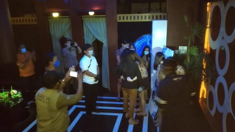 Cerita Petugas Godaan saat Razia di Kafe, Tahan Emosi hingga Diajak Nikah Perempuan Cantik