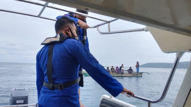 Polair Polda Gorontalo dan Tim Basarnas Lanjutkan Pencarian Nelayan yang Hilang Tenggelam di Laut 