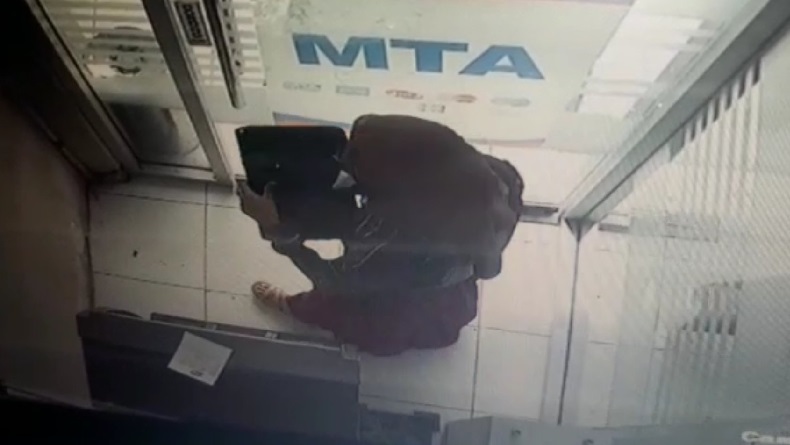 Pencurian Laptop di ATM Terekam CCTV, Pelaku Perempuan