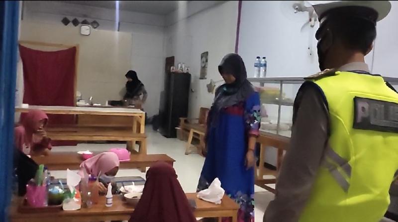 Razia PPKM Darurat di Blora, Petugas Bersitegang dengan Pemilik Warung Makan