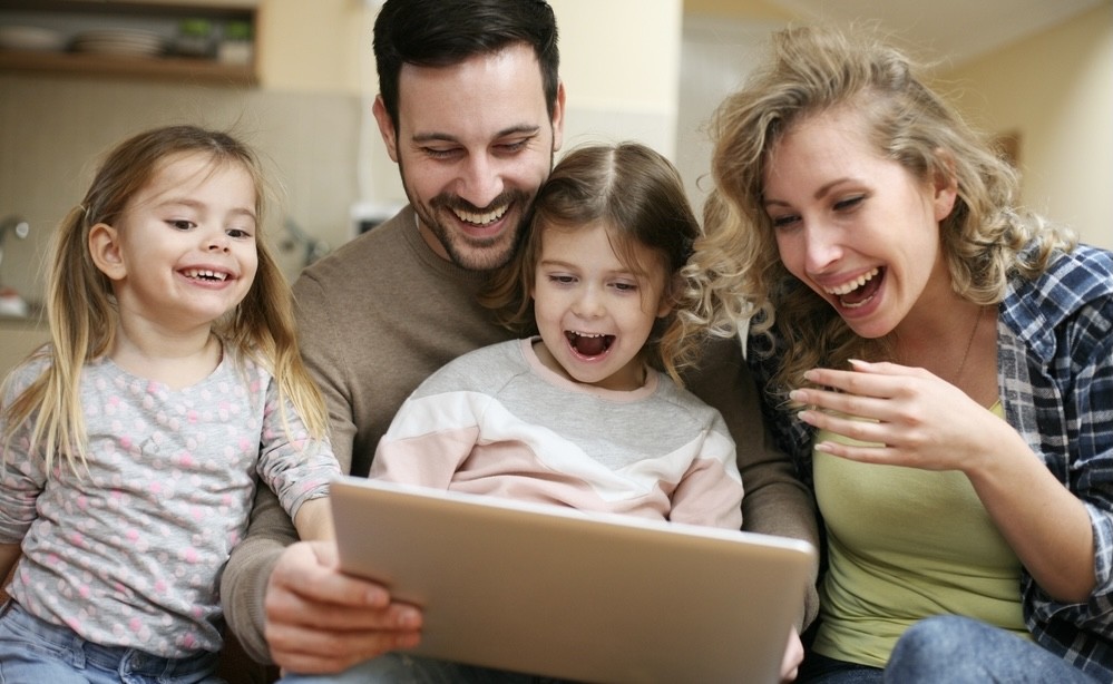 Orang Tua Perlu Jadi Teman dan Dampingi Anak saat Mengakses Internet   