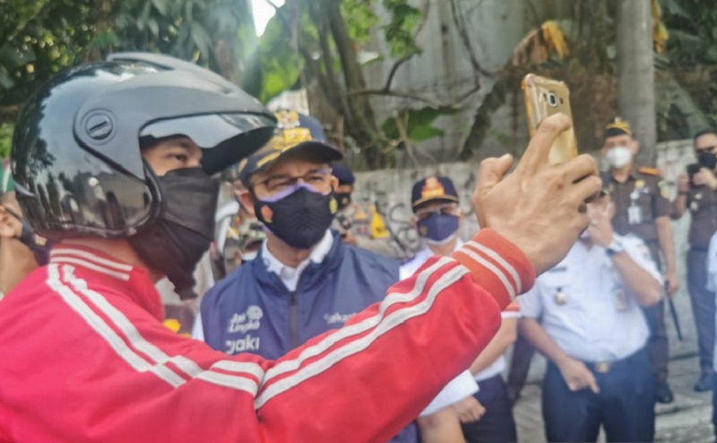 Setop Pekerja Nonesensial di Daan Mogot, Anies: Telepon Bos Kamu Minta WFH, Disuruh Gubernur