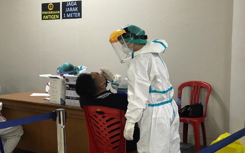 50 Orang Dites Swab PCR di Bandara Sam Ratulangi Manado, 47 Positif Covid-19