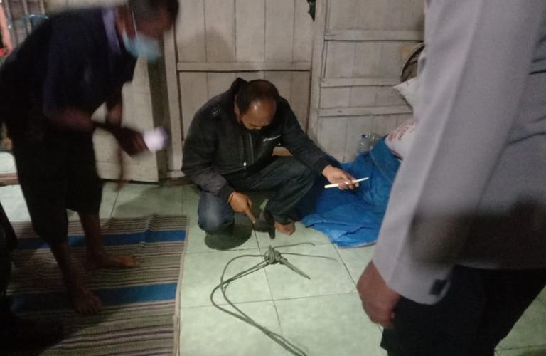 Rembang Gempar,  Seorang Perempuan Ditemukan Tewas Gantung Diri dengan Tali Plastik