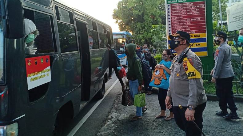 Terpapar Covid-19 Berstatus OTG, Puluhan Warga Solo Dibawa ke Tempat Perawatan Terpusat 
