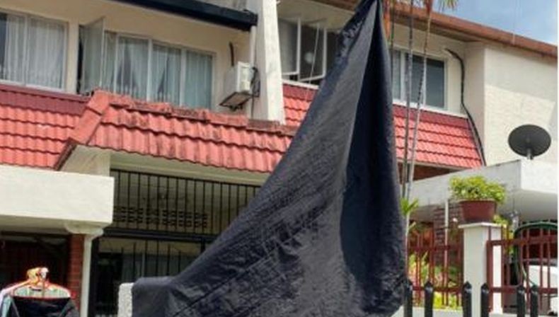 Selain Bendera Putih Warga Malaysia Juga Kibarkan Bendera Hitam, Apa Artinya?