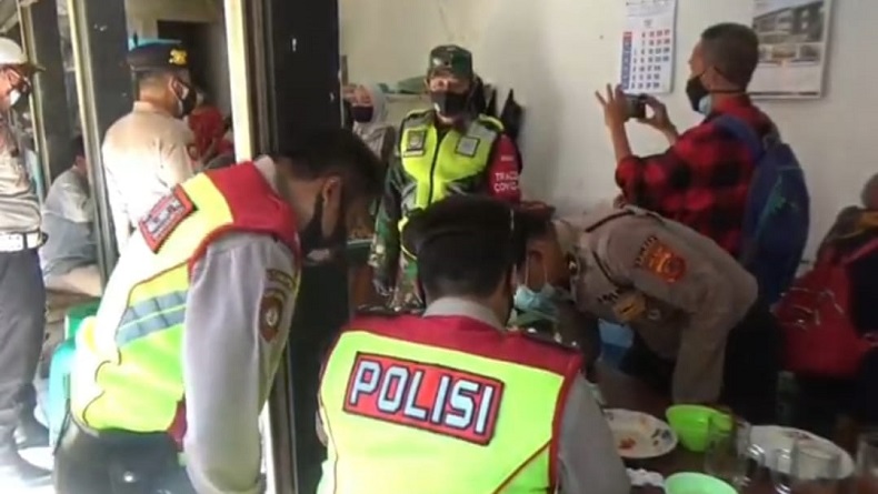 Layani Pembeli Makan di Tempat, Pemilik Warteg di Purwakarta Didenda Rp250.000