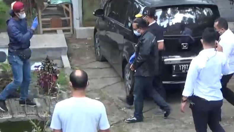 Polisi Gerebek Gudang di Lembang, Warga Tak Tahu Itu Pabrik Obat Ilegal