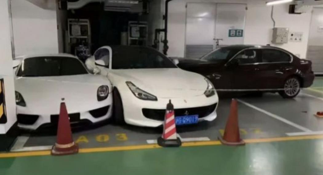 Bertengkar dengan Suami, Istri Nekat Tabrakkan Mobil ke Ferrari dan Porsche Seharga Miliaran Rupiah di Parkiran