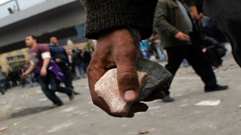 Viral Mobil Dilempari Batu di Cibinong, Polisi Turun Tangan