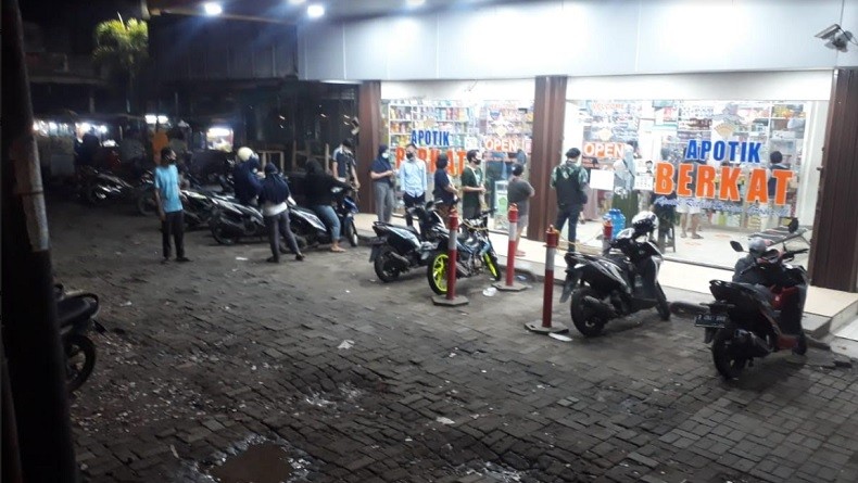 Puskesmas Kehabisan Obat Pasien Covid-19, Apotek di Tangsel Diserbu Warga