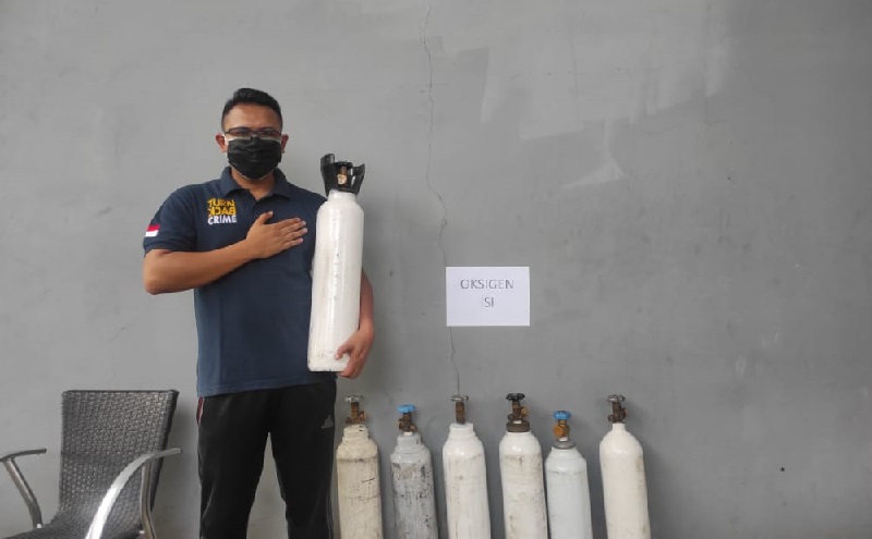 Salut, Polisi di Bogor Ini Buka Posko Isi Tabung Oksigen Gratis Bantu Masyarakat