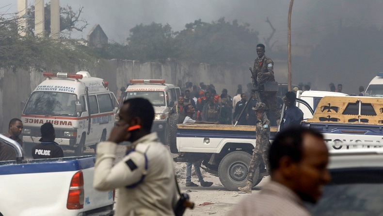 Bom Mobil Meledak saat Konvoi Polisi, 4 Personel Tewas