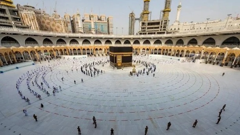 Arab Saudi Keluarkan 135.000 Izin Umrah dan Sholat di Masjidil Haram Setiap Hari