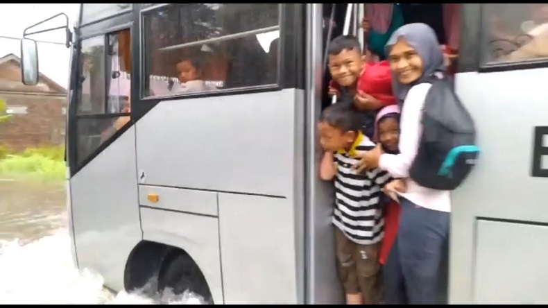Aceh Besar Dikepung Banjir, Anak Panti Asuhan Milik Dinsos Diungsikan