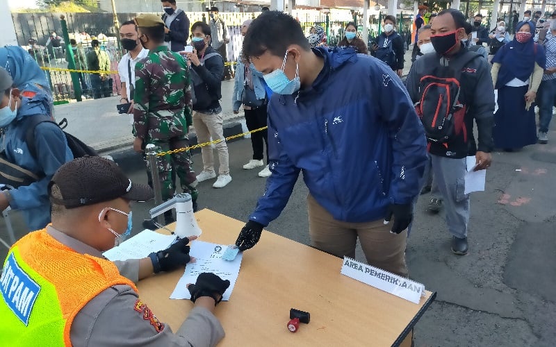 Hari Pertama Penerapan STRP, Suasana di Stasiun Bogor Lengang