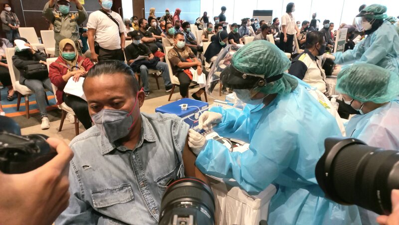 Enesis Group Gelar Sentra Vaksinasi Covid-19, Sule Hingga Faradilla Yoshi Ikut Ambil Bagian 