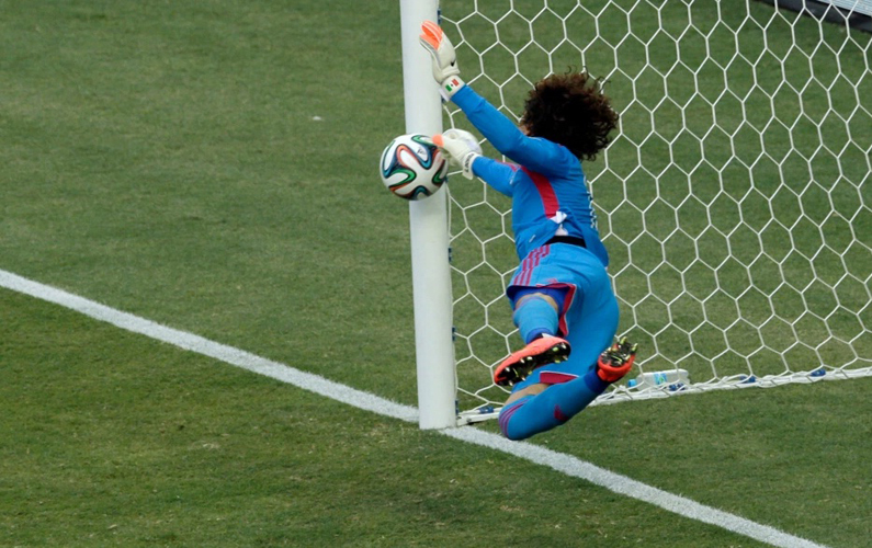 Senasib dengan Donnarumma, Kiper Tanpa Klub Ini Bikin Geger Piala Dunia 2014