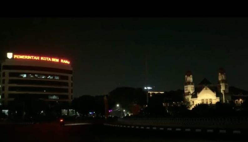 Lampu Penerangan Jalan Dimatikan, Kota Semarang Gelap Gulita