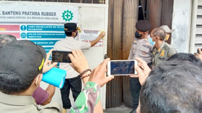 Nekat Beroperasi Meski Banyak Karyawan Terpapar Covid-19, Dua Pabrik di Bogor Ditutup