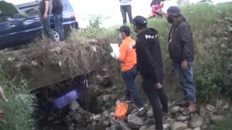 Penemuan Mayat Penuh Luka Bacok Tertimbun Batu Gegerkan Warga Makassar