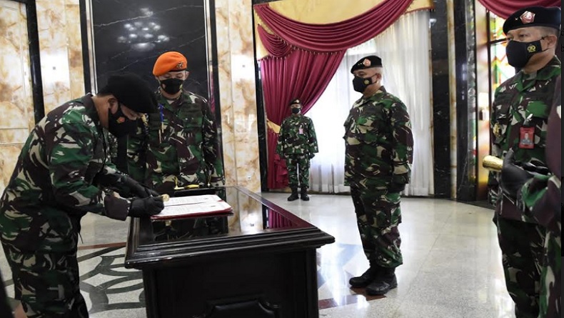 Profil Laksda Anwar Saadi, Lulusan Terbaik AAL 1988 Jabat Jampidmil