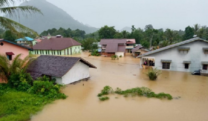 Sintang Dilanda Banjir, Ratusan Rumah di Kayan Hilir Terendam Air Sepinggang