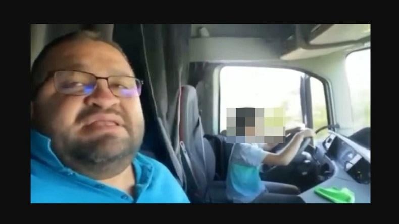Viral, Ayah Biarkan Anaknya Usia 10 Tahun Nyetir Truk di Jalan Raya