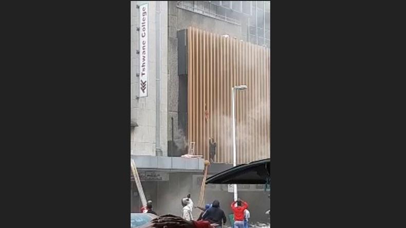 Anak 2 Tahun Selamat dari Kebakaran usai Dilempar Ibu dari Gedung Tinggi