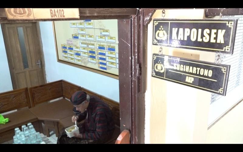 Ganjar Numpang Makan Siang di Kantor Polsek, Sejumlah Polisi Terkejut
