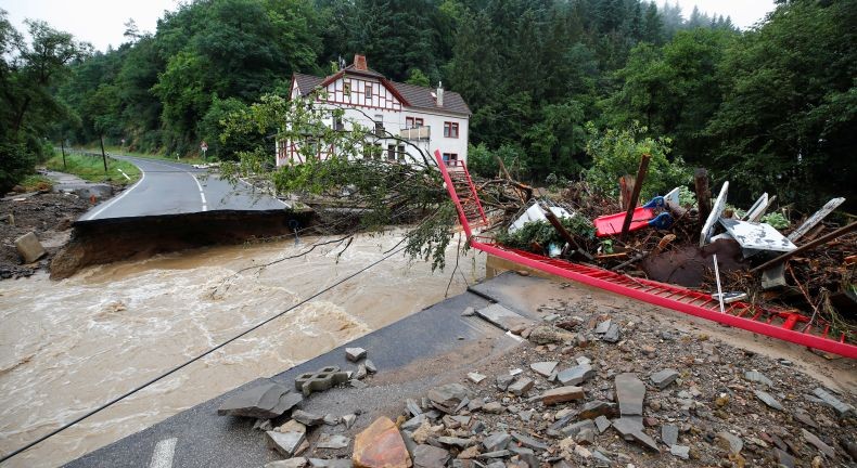 Banjir Bandang Hanyutkan Rumah di Jerman, 4 Orang Tewas 30 Hilang