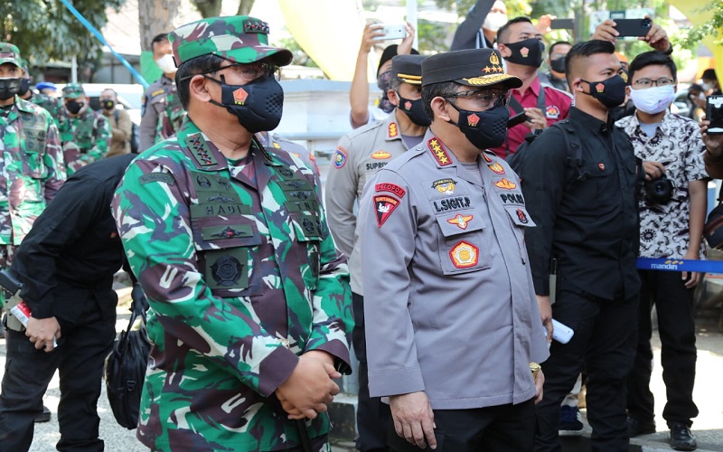 2 Hari Blusukan di Bandung, Kapolri: Mohon Maaf, Masyarakat Terganggu oleh PPKM