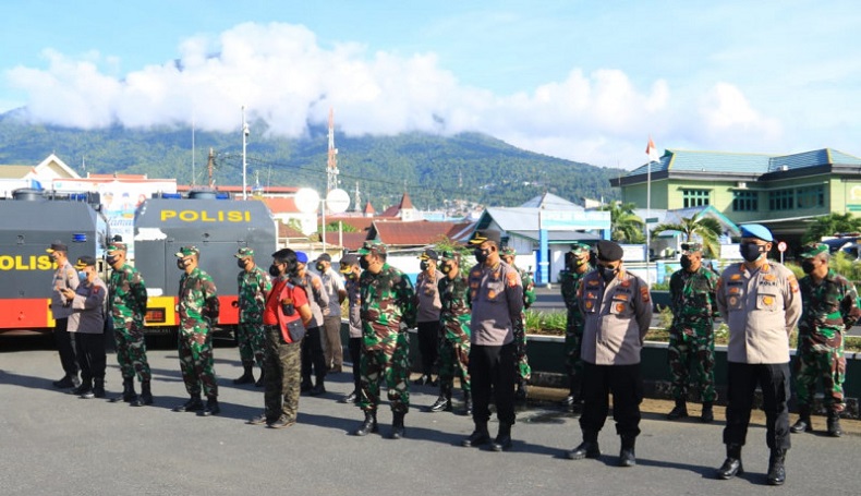 TNI-Polri Laksanakan Penyemprotan Disinfektan Massal di Kota Ternate