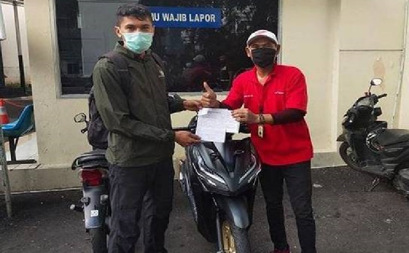 Penampakan Praka Izroi Dapat Hadiah Motor dari Hamba Allah, Netizen: Buah Ketenangan