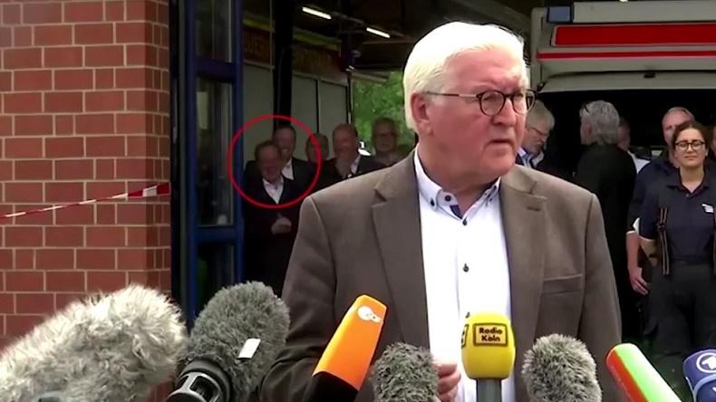Jerman Dilanda Banjir Dahsyat, Kandidat Kanselir Ini Malah Tertawa Lepas saat Kunjungan
