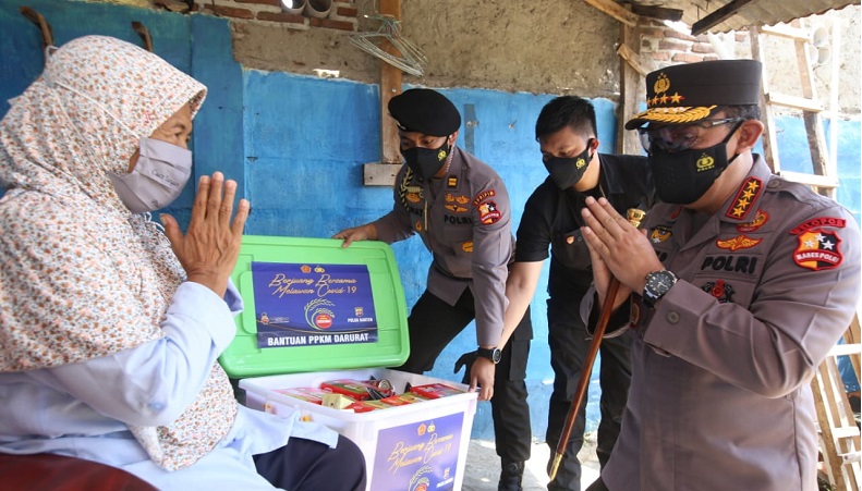 Kapolri Salurkan 475.420 Paket Sembako dan 2 Juta Kg Beras selama PPKM Darurat
