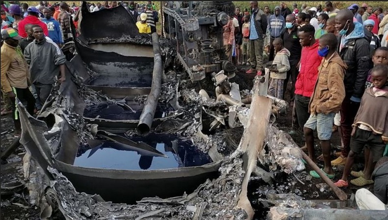 Truk Tangki Bahan Bakar Terguling dan Meledak, 13 Orang Tewas