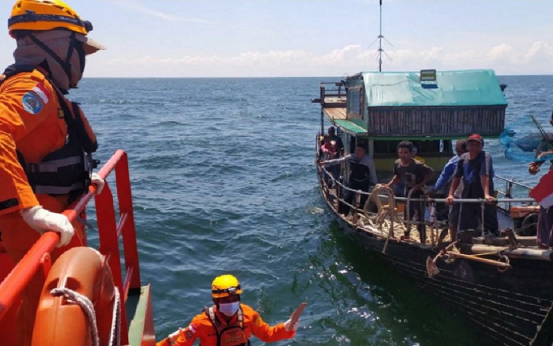 Penyelam Diterjunkan untuk Cari Puluhan ABK Tenggelam di Perairan Kalbar