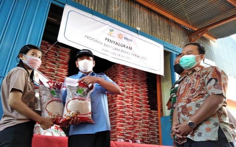 Bulog Siapkan 4.300 Ton Beras Bansos Dampak PPKM di Sumsel dan Babel 