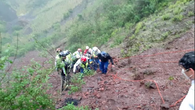 Sekelompok Pendaki Jatuh ke Kawah Gunung, 1 Wanita Tewas